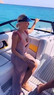 Maja Suput feet photo thumbnail