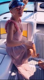 Maja Suput feet photo thumbnail