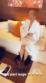 Maja Suput feet photo thumbnail