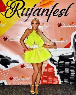 Maja Suput feet photo thumbnail