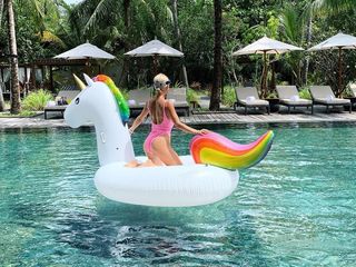 Maja Suput feet photo thumbnail