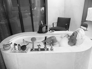 Maja Suput feet photo thumbnail