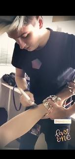 Maja Suput feet photo thumbnail