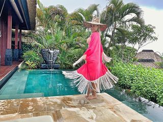 Maja Suput feet photo thumbnail