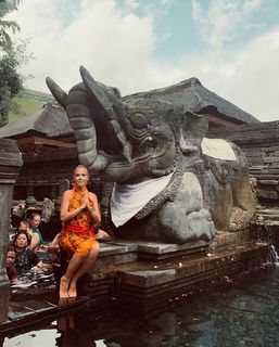 Maja Suput feet photo thumbnail