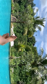 Maja Suput feet photo thumbnail