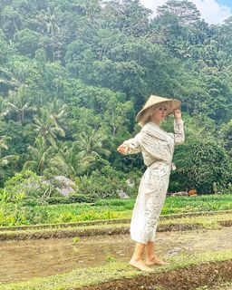 Maja Suput feet photo thumbnail