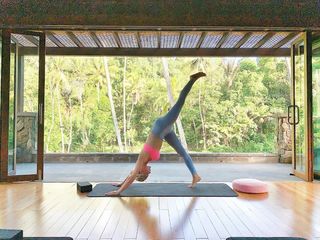 Maja Suput feet photo thumbnail