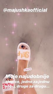 Maja Suput feet photo thumbnail