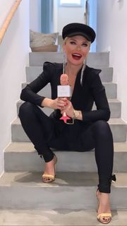 Maja Suput feet photo thumbnail