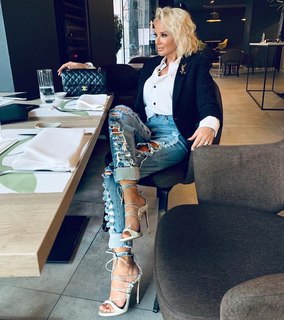 Maja Suput feet photo thumbnail