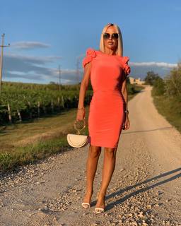 Maja Suput feet photo thumbnail