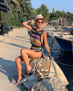 Maja Suput feet photo thumbnail