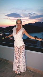 Maja Suput feet photo thumbnail