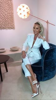 Maja Suput feet photo thumbnail