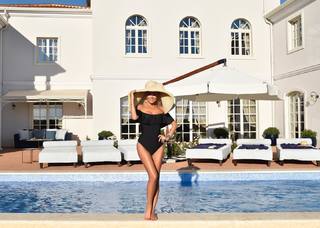 Maja Suput feet photo thumbnail