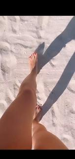 Maja Suput feet photo thumbnail