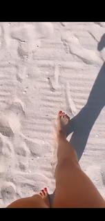 Maja Suput feet photo thumbnail