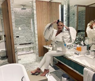 Maja Suput feet photo thumbnail