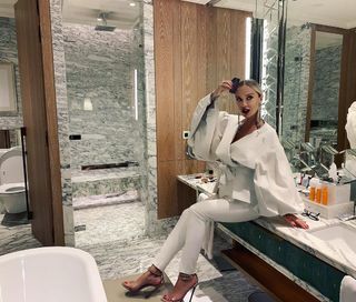 Maja Suput feet photo thumbnail