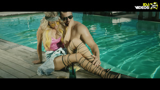 Maja Suput feet photo thumbnail