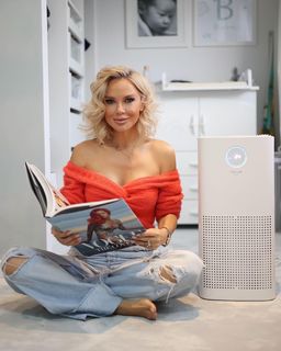 Maja Suput feet photo thumbnail