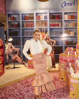 Maja Suput feet photo thumbnail