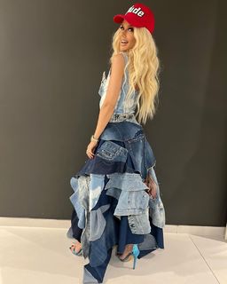 Maja Suput feet photo thumbnail