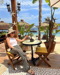 Maja Suput feet photo thumbnail