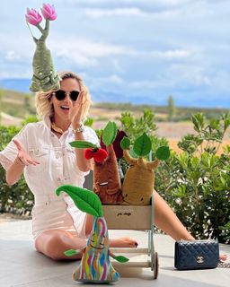 Maja Suput feet photo thumbnail