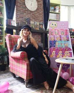 Maja Suput feet photo thumbnail