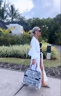 Maja Suput feet photo thumbnail