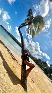 Maja Suput feet photo thumbnail