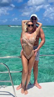 Maja Suput feet photo thumbnail