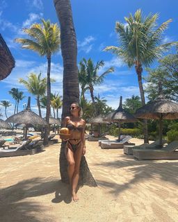 Maja Suput feet photo thumbnail