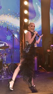 Maja Suput feet photo thumbnail