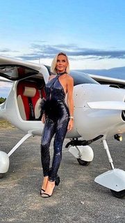 Maja Suput feet photo thumbnail