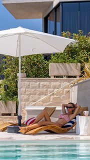 Maja Suput feet photo thumbnail