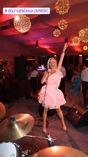 Maja Suput feet photo thumbnail