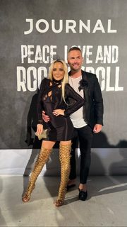 Maja Suput feet photo thumbnail