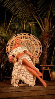 Maja Suput feet photo thumbnail