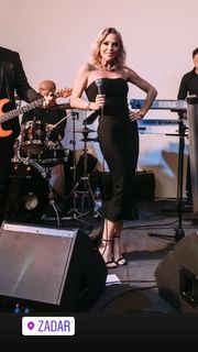 Maja Suput feet photo thumbnail