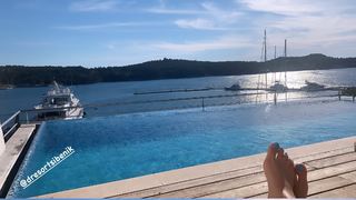 Maja Suput feet photo thumbnail