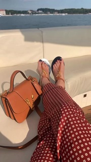Maja Suput feet photo thumbnail