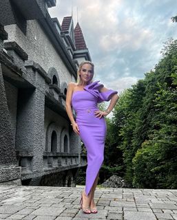 Maja Suput feet photo thumbnail