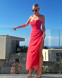 Maja Suput feet photo thumbnail