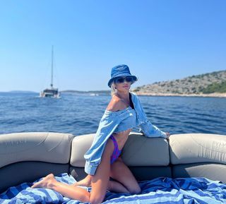 Maja Suput feet photo thumbnail