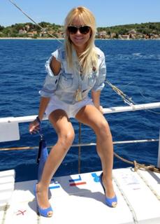 Maja Suput feet photo thumbnail