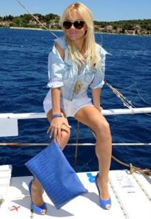 Maja Suput feet photo thumbnail