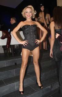 Maja Suput feet photo thumbnail